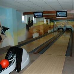 Bowling Red Rose