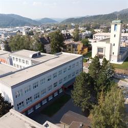 GYMNÁZIUM