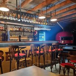 Charlie's pizza