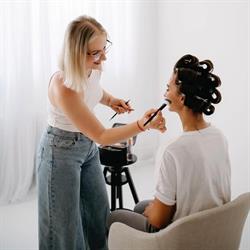 Miranda Kotvan makeup